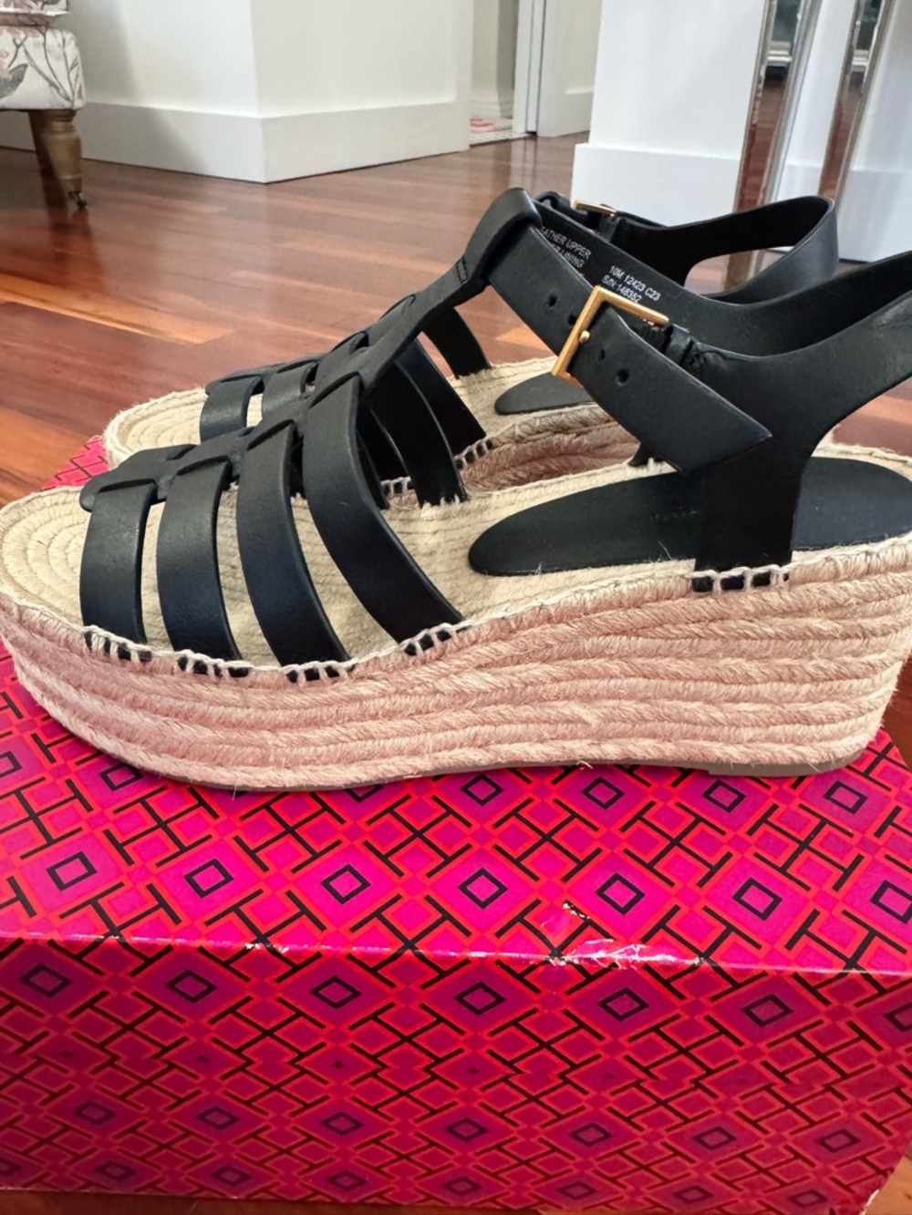 Tory Burch Wedge size 10 - Picture 4 of 7